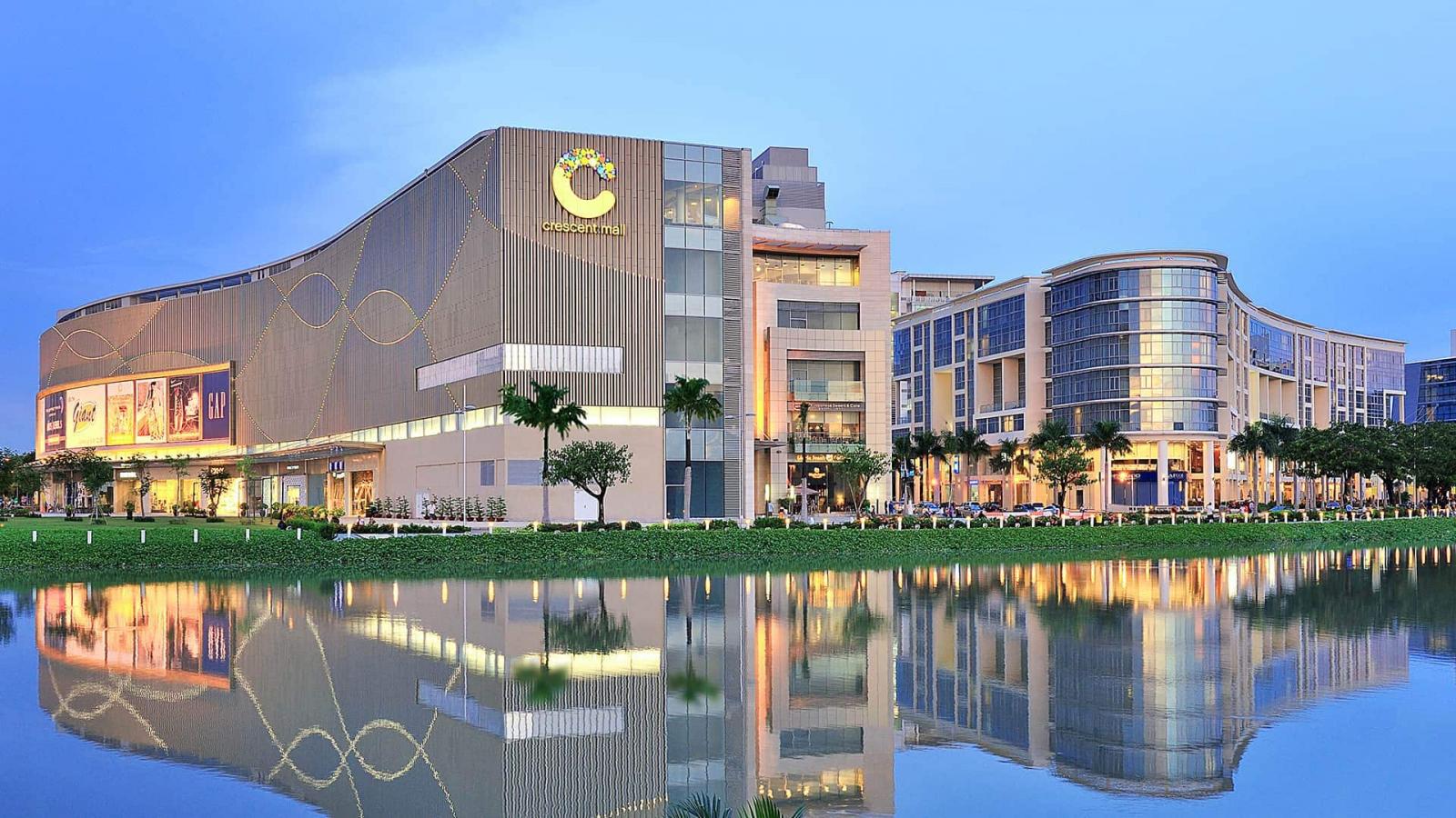 TTTM Crescent Mall trong khu Hồ Bán Nguyệt