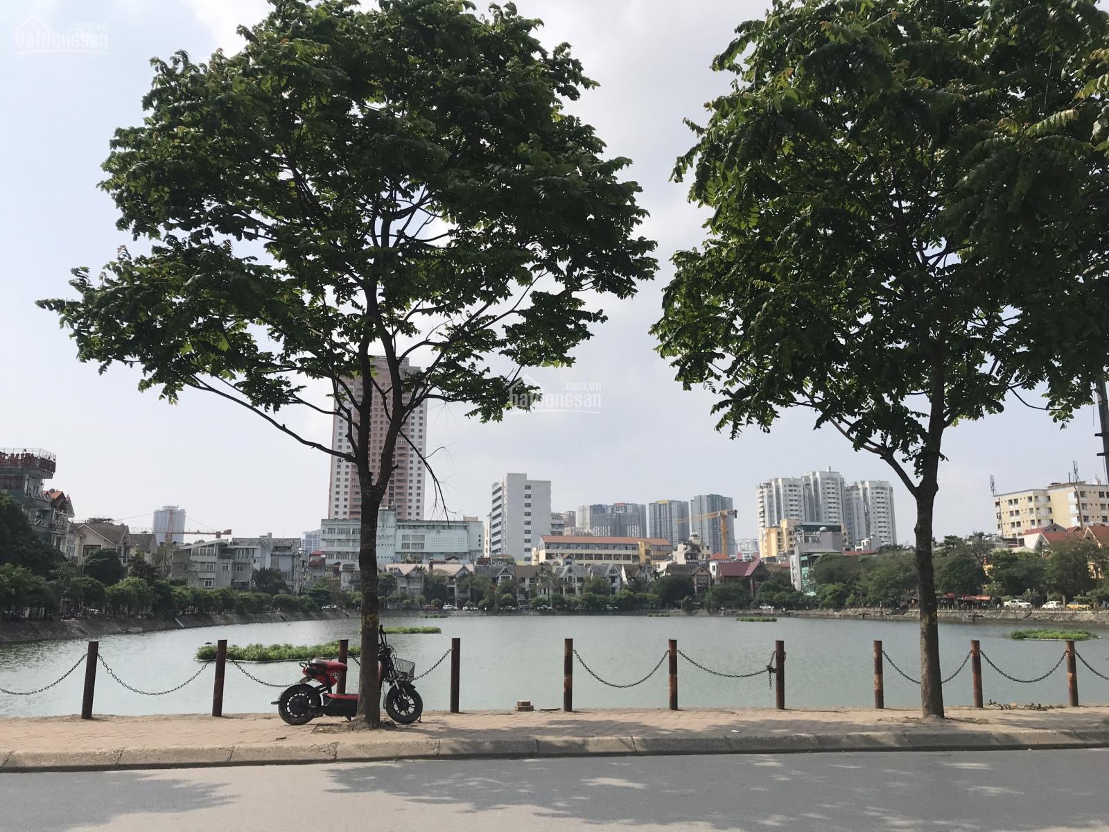 Hồ nước trong khu đô thị mới Văn Quán