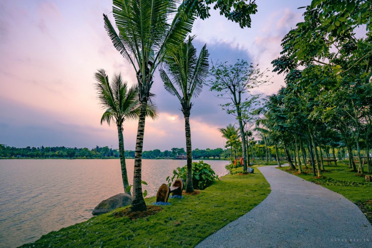 Công viên ven hồ trong KĐT Ecopark