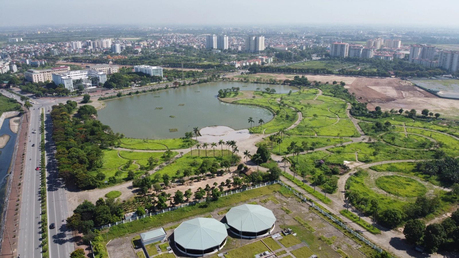 Hồ điều hòa và công viên trong khu đô thị Việt Hưng