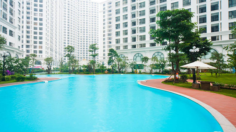 Khu bể bơi ngoài trời mang phong cách “resort” bên dưới các tòa R1, R2, R3