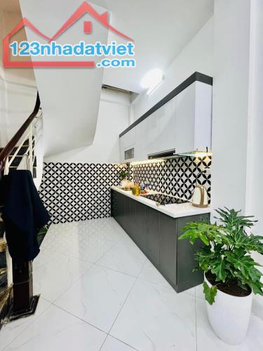 Nhà Nguyễn Trãi 30M X 5 Tầng. Trung Tâm Thanh Xuân. Vị Trí Đẹp.giá Chỉ 3 Tỷ 5