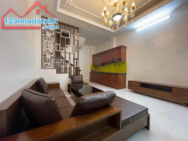 Bán Nhà Mới 5 Tầng Phố Hoàng Hoa Thám, Dt 37M, Gần Mặt Phố-Kinh Doanh, Giá 4,64 Tỷ