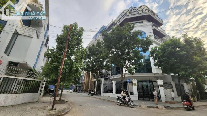 Bán Biệt Thự Đơn Lập Vip Phố Nguyễn Xiển - Quận Thanh Xuân - Diện Tích 175M2.