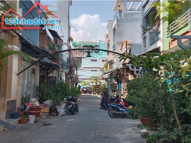 Mặt Tiền 4 Tầng Sau Lưng Chợ Bà Chiểu Bình Thạnh – Giáp Trung Tâm Saigon. Xe Hơi Tới Nhà –