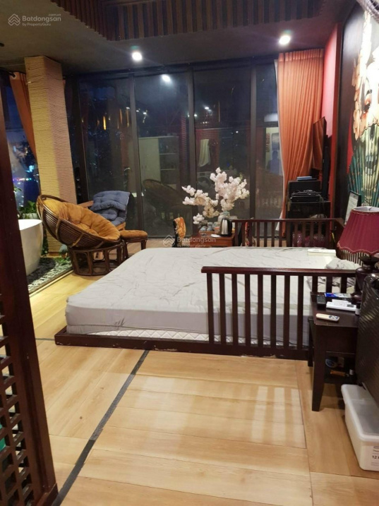 Cần Bán Căn Tập Thể Đẹp Như Apartment, Lô Góc, 2 Ngủ, Phố Nguyễn Phong Sắc. 68M2 - 2.3 Tỷ