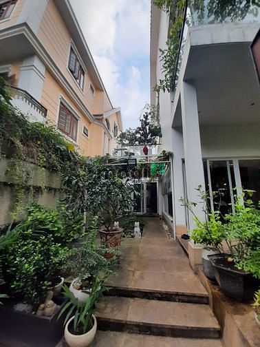 Biệt Thự Khu Compoud Khu Yên Tĩnh Rất Gần Sân Bay Tân Sơn Nhất.