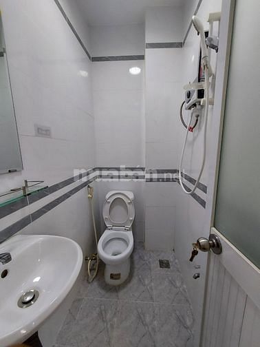 Nhà 1Tret 2Lau, 2Pn 3Tolet, Đtxd: 22M Sử Dụng 64M, Hẻm 2M Cách Mt 15M.