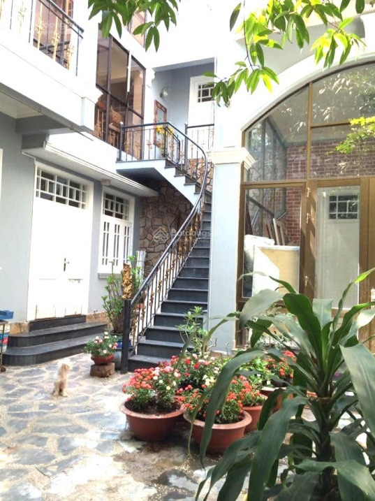 Cần Bán Ngôi Biệt Thự Sân Vườn 333M2 Cống Quỳnh, Quận 1