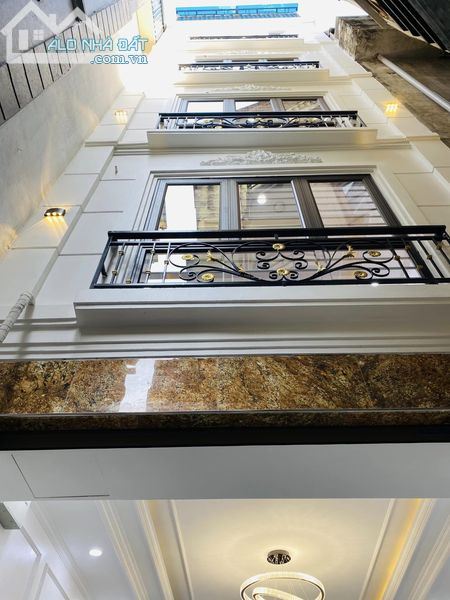 Bán Tòa Nhà 8 Tầng Thang Máy, Mp Vũ Tông Phan Hạ Giá Sốc 37 Tỷ Nay Chỉ Còn 27Tỷ, Dt 80M
