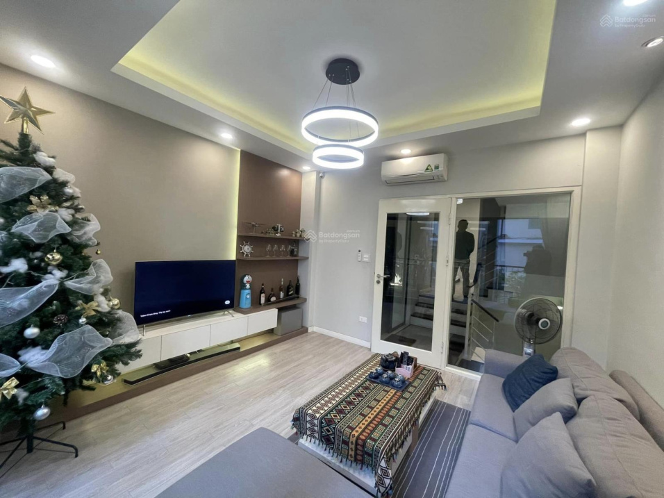 Nhà 5 Tầng Nội Thất Tiền Tỷ Phố Chùa Láng, Dt 33M2, Gía Chỉ 3.9 Tỷ Bán Gấp Trong Tuần