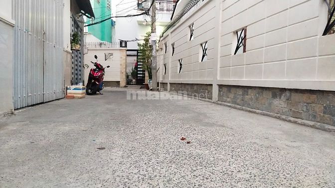 Gấp !! Gấp !! Hàng Hiếm Q6- Lò Gốm- Trệt+Lửng+Lầu- Chốt 2.15 Tỷ.