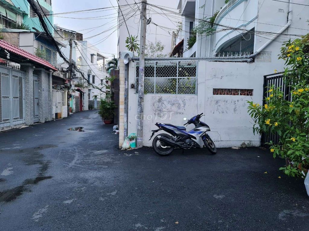 Nhà Nhỏ Cổng Chung 3 Nhà- Nơ Trang Long