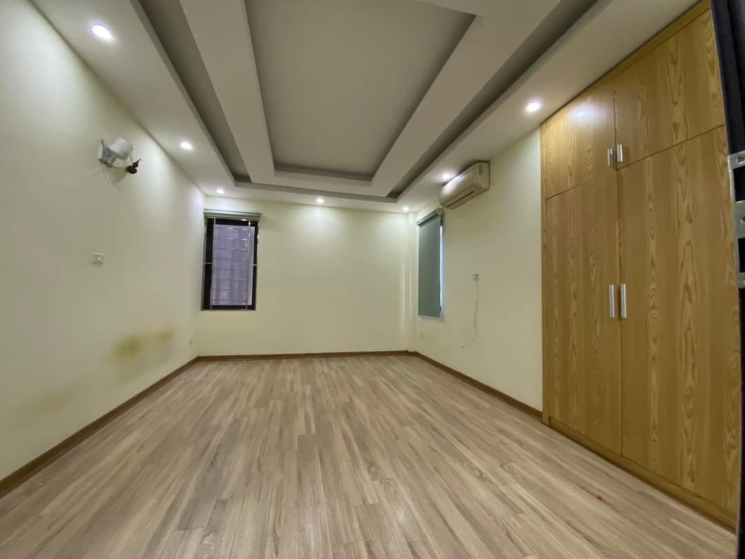 Gia đình cần bán gấp nhà Đường Láng, Đống Đa. Lô góc, ô tô đỗ cửa, 48m2 x 4 tầng, 4.8 tỷ. 0