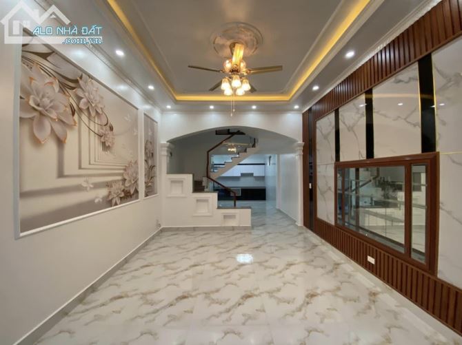 Bán Căn Nhà 4 Tầng Xây Độc Lập, Ngõ 236 Lạch Tray, Ngô Quyền Đẹp Lung Linh
