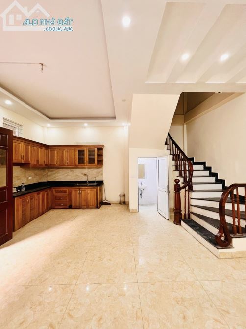 Bán Nhà Phố Trại Cá, Quận Hai Bà Trưng, Kinh Doanh, Dt 45M2, 5 Tầng, Mt 6M, Nhỉnh 4 Tỷ.