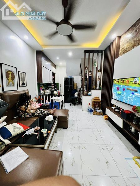 Trung Tâm Đống Đa - Trước Nhà 3M - Gần 40M2 Sổ Riêng - Nội Thất 5 Sao Chỉ 3.35 Tỷ
