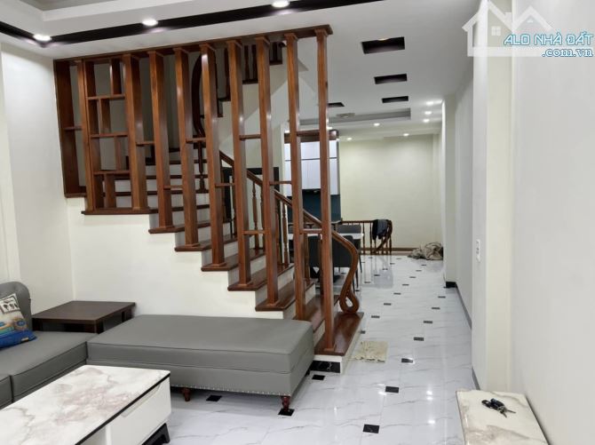 Bán Nhà Đường Thái Hà,Nhà 5 Tầng 4 Ngủ Đẹp Về Ở Ngay Giá Chỉ Hơn 4 Tỷ