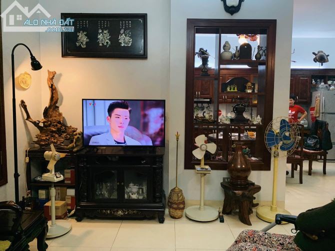 Bán Nhà Phố Quỳnh Mai 76 M 5 Tầng 9.6 Tỷ, Nhà Đẹp, Ngõ Thông, Ô Tô Cách Nhà 3M
