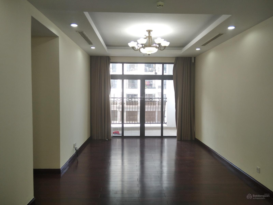 Vợ Chồng Tôi Cần Bán Căn Góc 3Pn Tòa R5 Tại Royal City, Giá Bán 7.4 Tỷ - Lh 0343 951 ***