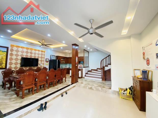 Bán Nhà 94M2 Phố Tứ Liên, Tây Hồ Biệt Thự Hưởng Thụ 10M Ô Tô Tránh 11.8 Tỷ