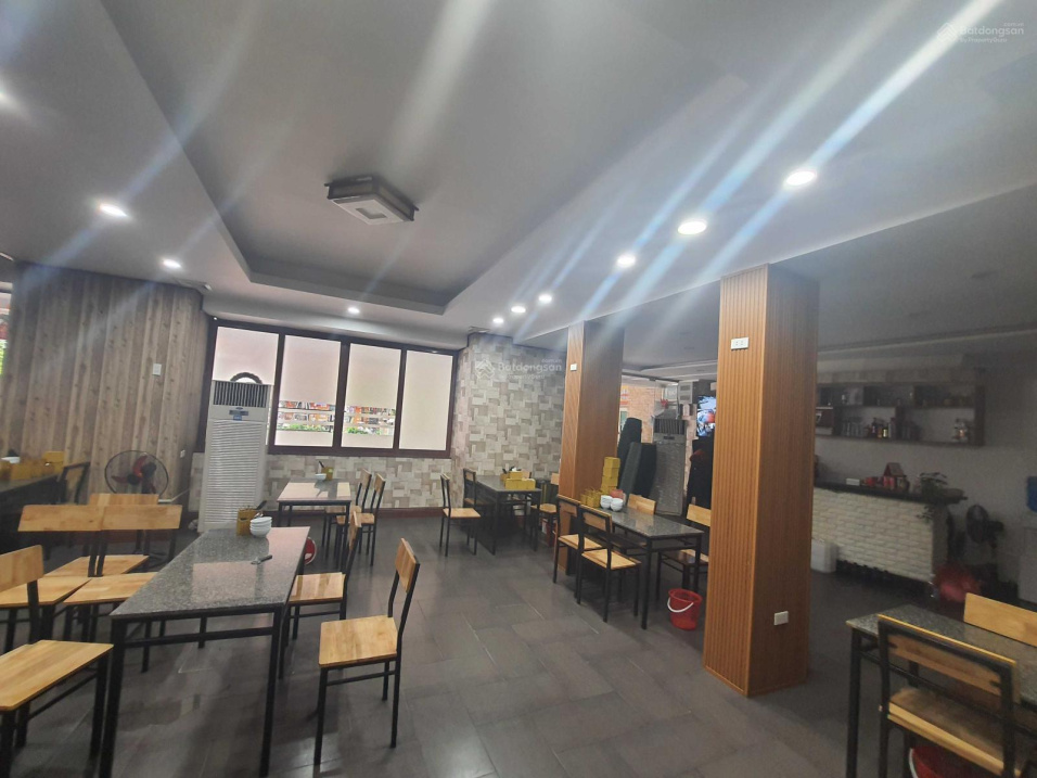 Cần Sang Nhượng Quán Bia Hơi, Cao Cấp, Máy Lạnh, Quận Đống Đa. Dt 600M2, Đầy Đủ Đồ. Giá 800 Triệu