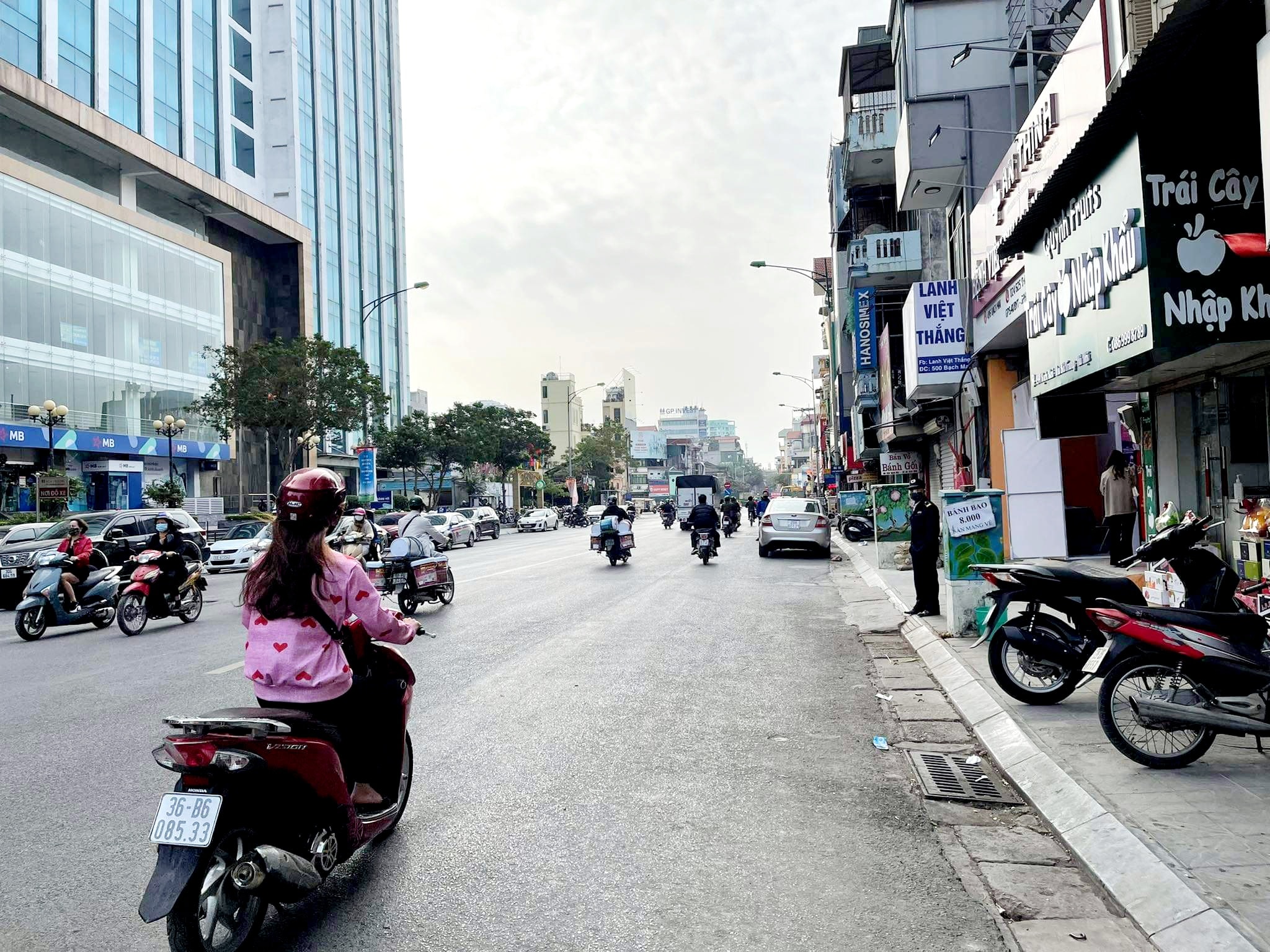 Bán nhà Mặt phố Bạch Mai 3 tầng, 103m3, có vỉa hè, kinh doanh đỉnh, sổ đỏ nở hậu, nhỉnh 8 tỷ.