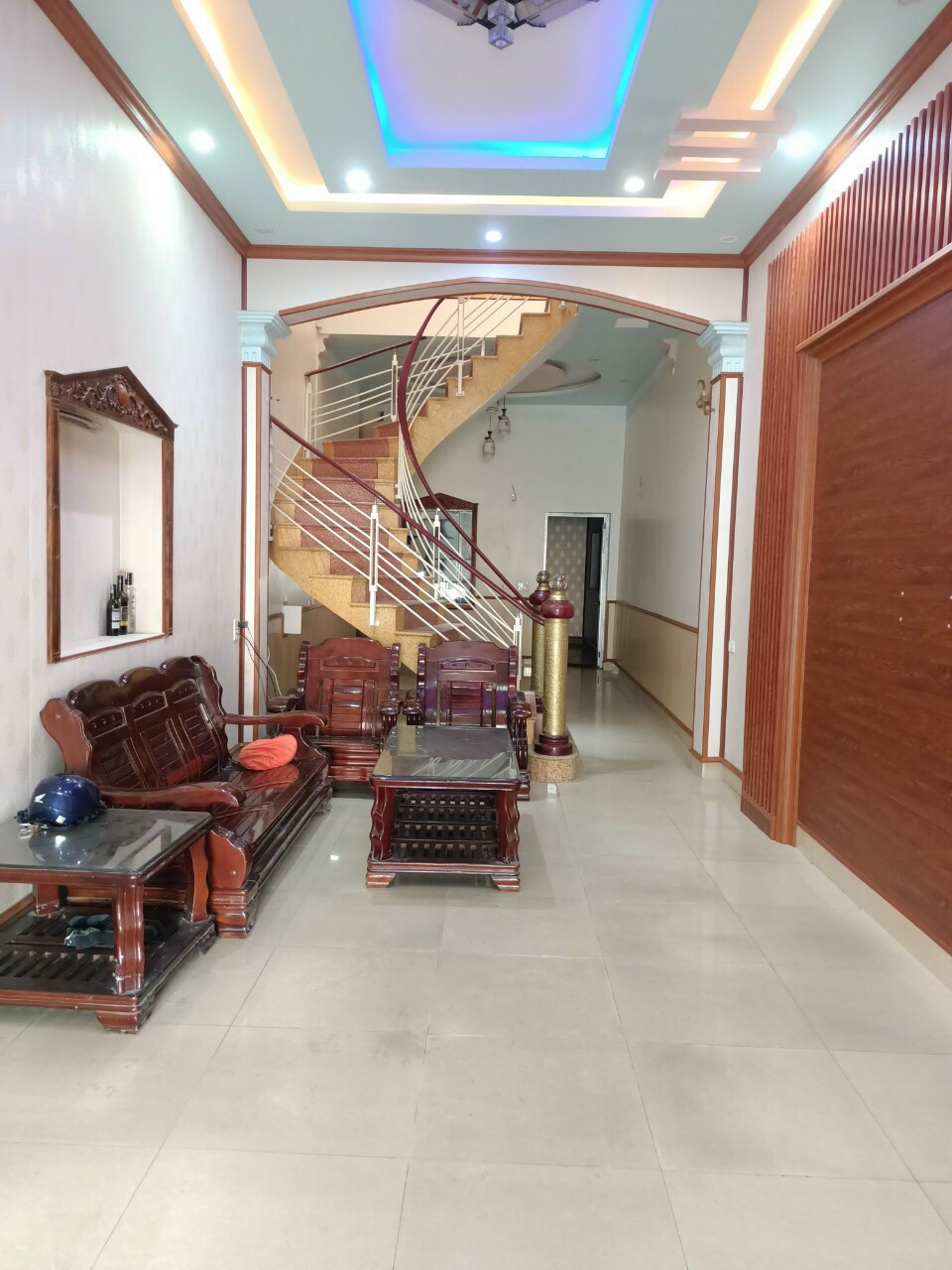 Bán nhà mặt đường số 135 Miếu Hai Xã, diện tích 94m 3 tầng, vị trí đẹp, GIÁ 7 tỉ