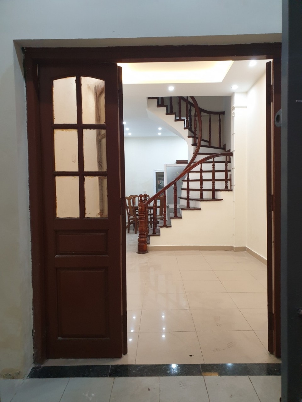 NHÀ HÀO NAM - NGÕ THÔNG - GẦN CHỢ - 35M 3 TẦNG 3 NGỦ GIÁ CHỈ NHỈNH 3 TỶ