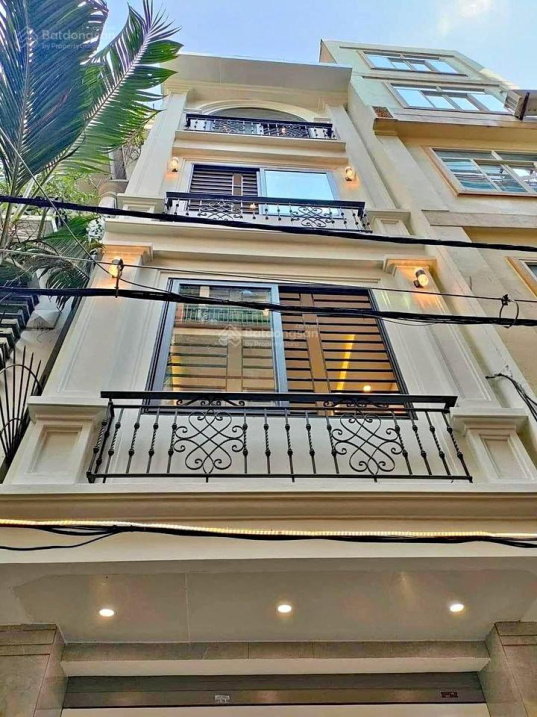 Bán Nhà Xuân Thủy-63M2-Giá Hơn 12 Tỷ-Phân Lô Bàn Cờ-Gara-Ô Tô Tránh-Kinh Doanh