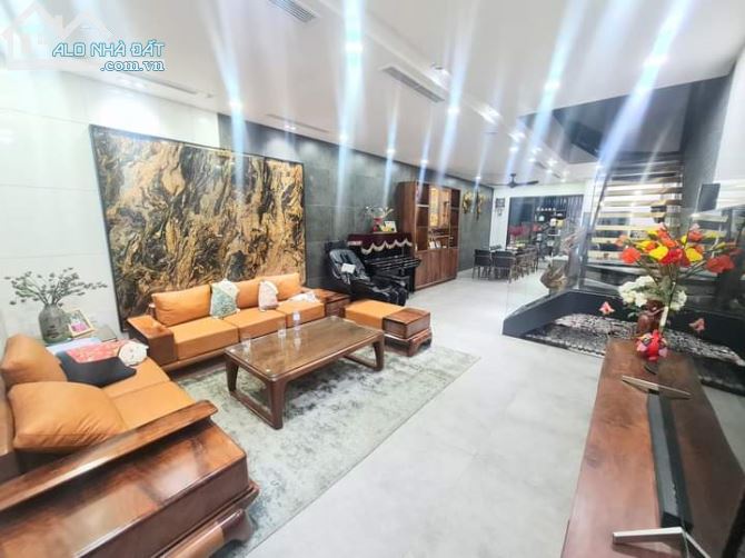 Bán Nhà Phố Văn Cao, 79M2, Thiết Kế Sang Trọng, Thang Máy C, Ở Sướng, 8.5 Tỷ
