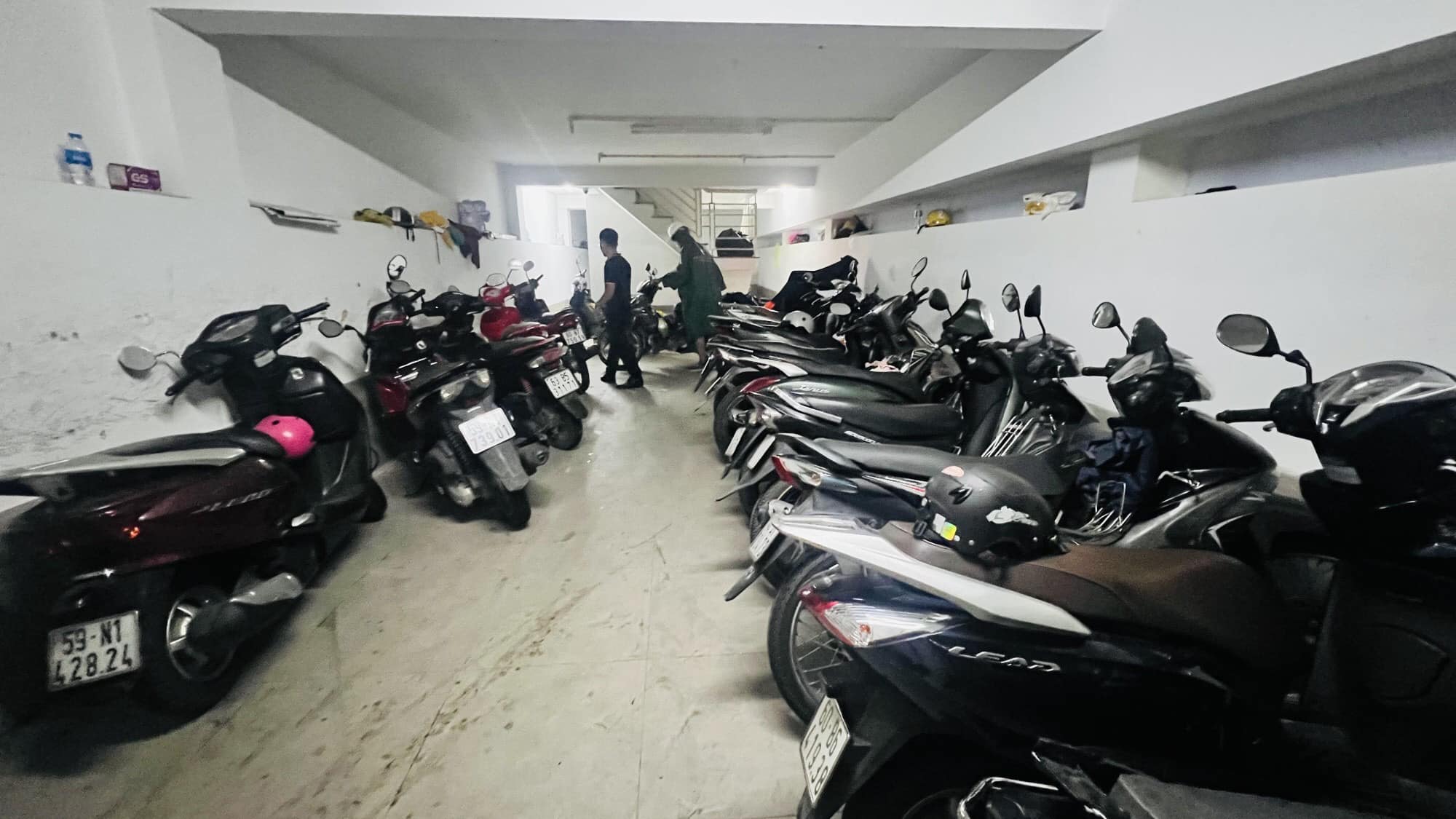 BÁN GẤP GIẢM 3 TỶ NHÀ 5 TẦNG CÓ THANG MÁY ĐƯỜNG 3/2 QUẬN 10 - CHỈ CÒN NHỈNH 115TR MÉT ĐẤT .