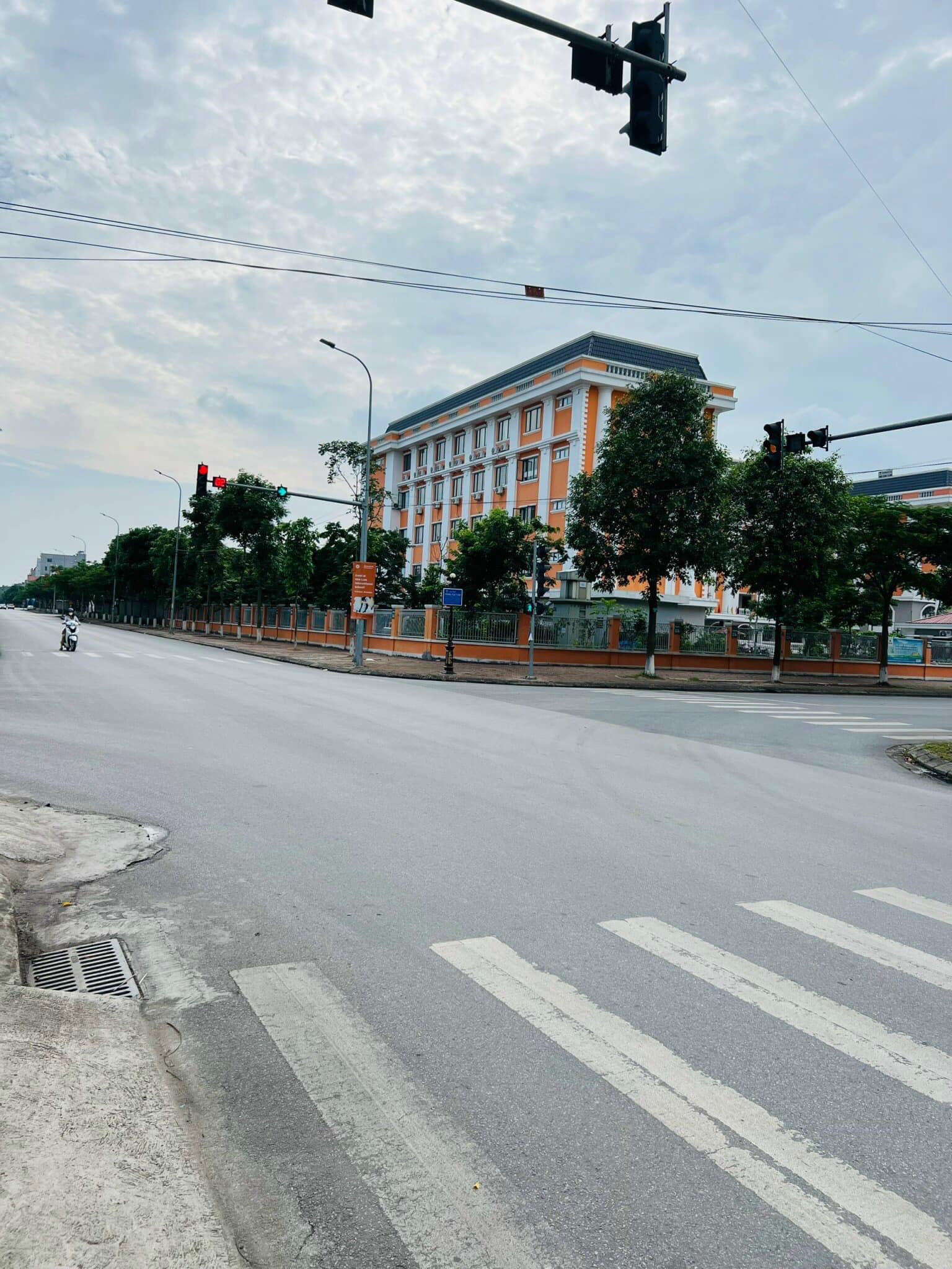 DUY NHẤT 2 LÔ ĐẤT NGUYỄN QUYỀN- ĐƯỜNG THÊNH THANG- VỊ TRÍ ĐẮC ĐỊA- CẠNH TRƯỜNG HOÀNG HOA THÁM!