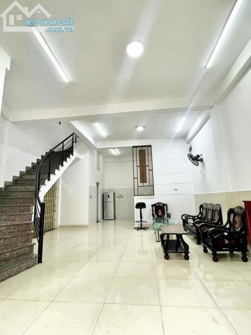 3985545 ảnh đại diện 1