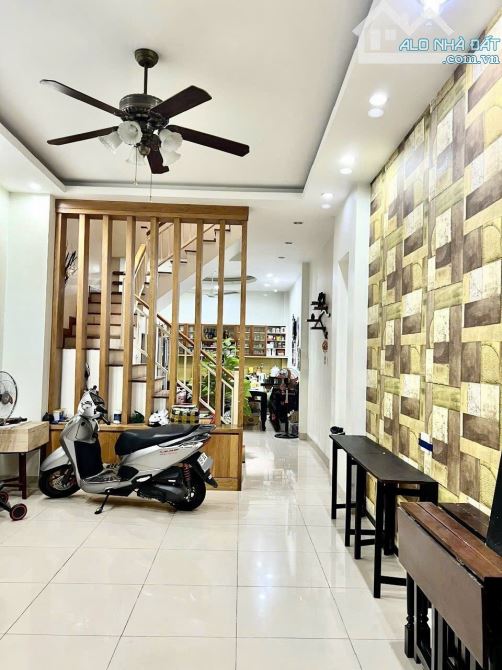 4247862 ảnh đại diện 1