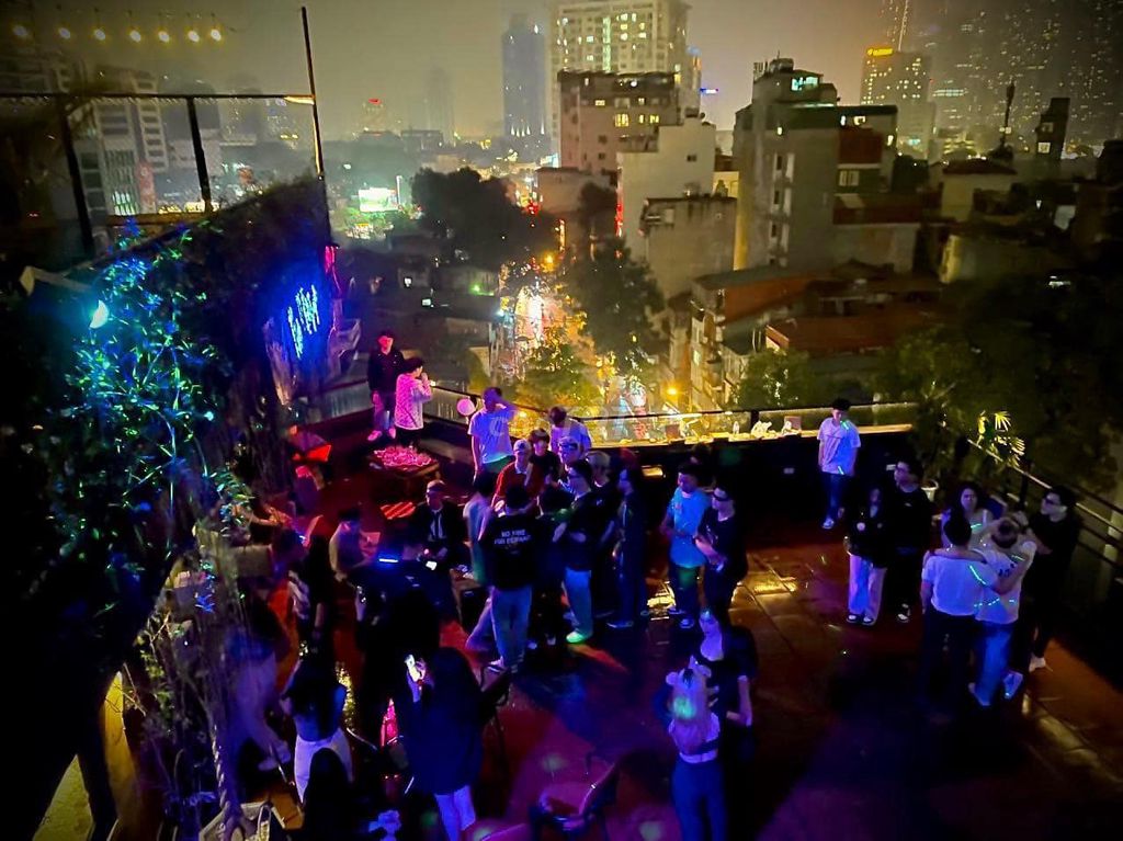 Cho Thuê Sân Thượng Kinh Doanh Cafe Rooftop Tại Nguyễn Phúc Lai ,