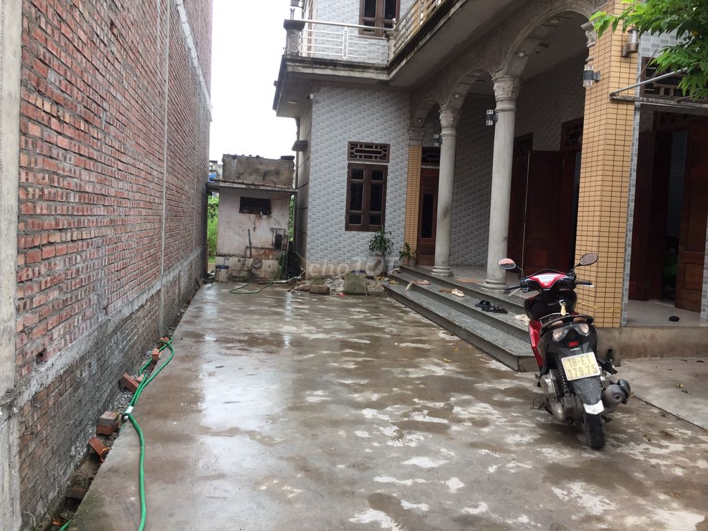 Nhà Tôi Cần Bán Ngôi Nhà 2 Tângf Địa Chỉ Xóm Trung Xã Việt Hùng , Cấp