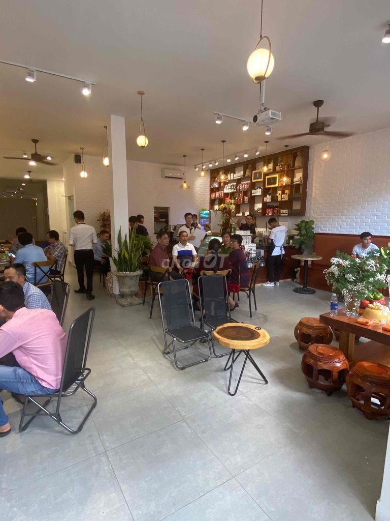 Cần Sang Quán Cafe E Coffee Mặt Tiền Phan Tôn Q1