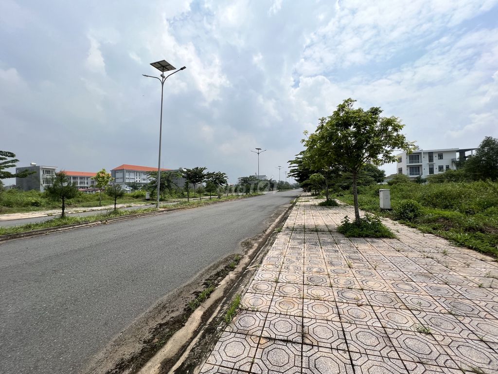 Bán Đất Nền Đường 32M Tại Kdc Phước Tân, Biên Hòa. Giá 2.95Tỷ/110M2.