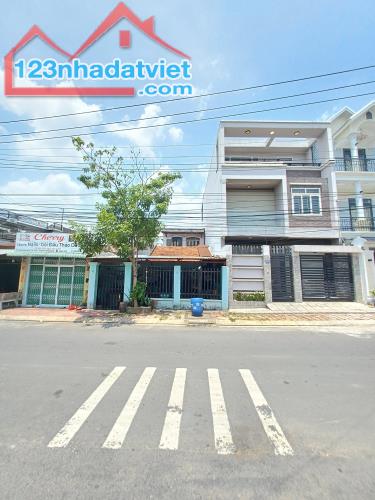 Nhà Mặt Tiền Kinh Doanh Giá Rẻ, 1 Trệt 1 Lầu, 1 Lửng Trung Tâm Lái Thiêu, Thuận An