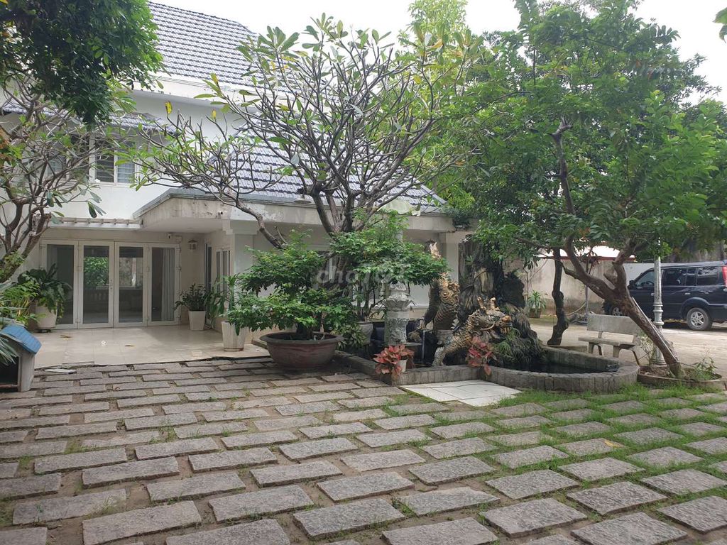 Cho Thuê Khu Biệt Thự Nhà Hàng Sân Vườn Diện Tích 950 M Vuông