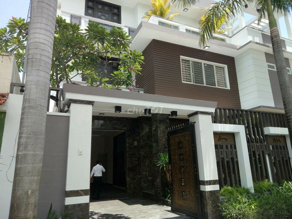 Cho Thuê Villa Giá Rẻ Nguyễn Minh Hoàng, 12X23M