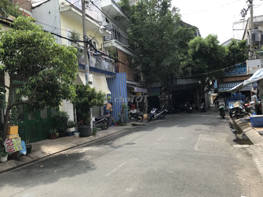 Bán Nhà Đường 10M Thông Nguyễn Sơn, 5.5X13M, 1 Trệt 3 Lầu Ở Liền