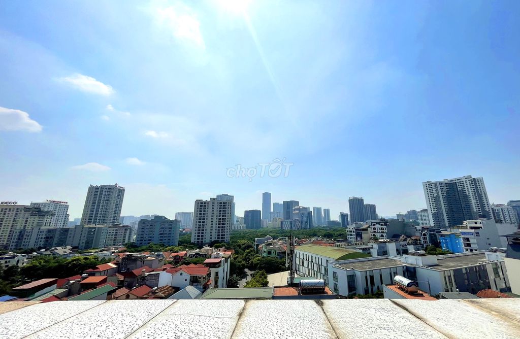 Cho Thuê Tầng Rooftop Cao Nhất Khu Vực Cầu Giấy, Mặt Tiền 30M View Phố