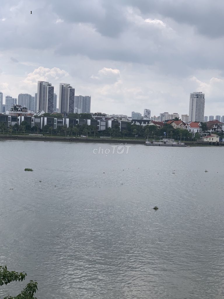 Chung Cư Ven Sông - View Landmark 81 - Có Ban Công