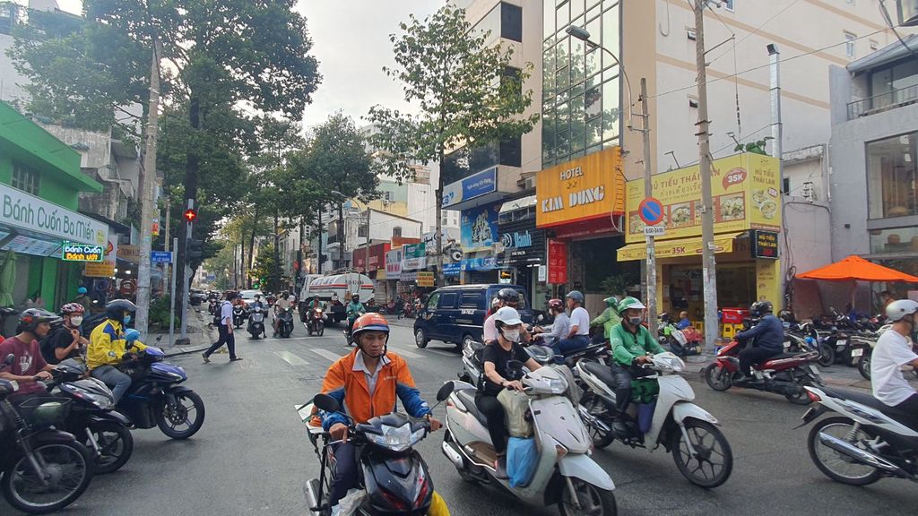Góc 2 Mặt Tiền Trần Quang Khải, Tân Định , Quận 1