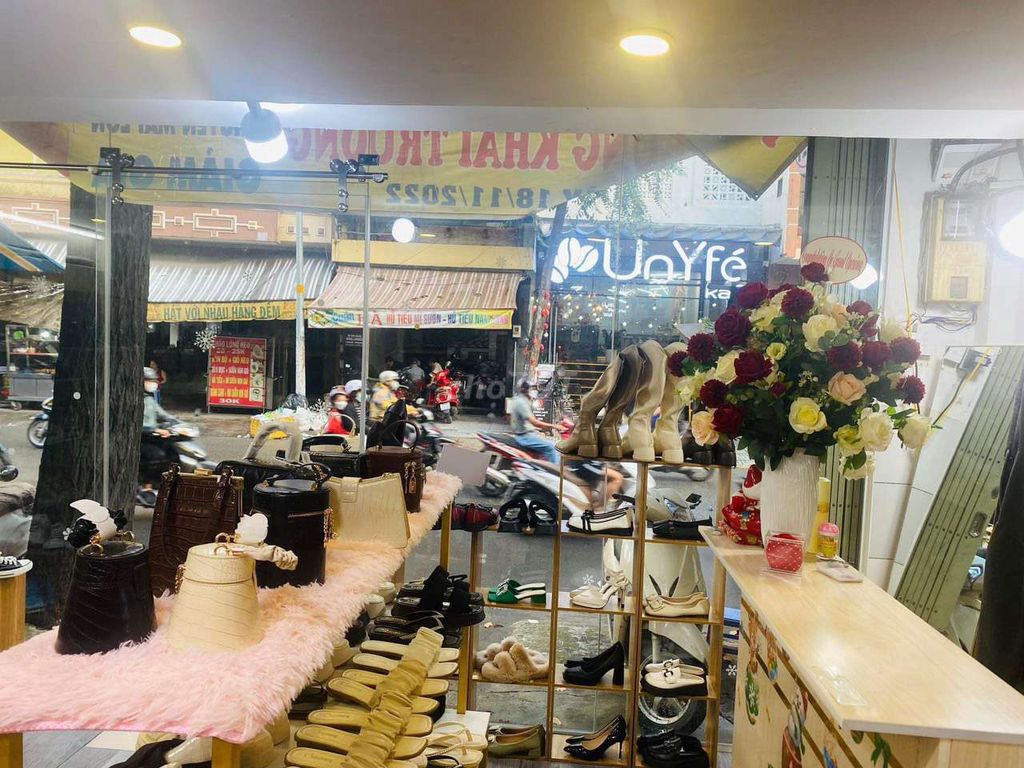 Sang Shop Giày Dép Giá 170Tr .Trệt 2Lầu Mặt Tiền Nguyễn Thái Bình P12.
