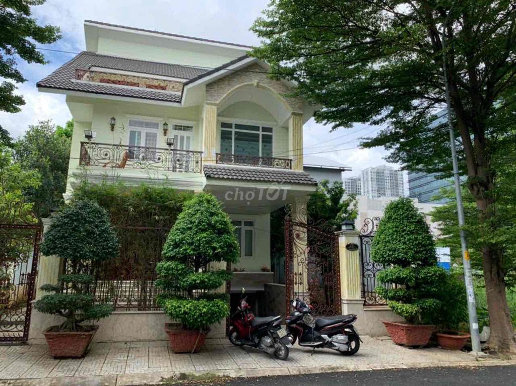 Bán Biệt Thự Ngay Vivo Quận 7 - 12.5X20 Hầm 4L Có Thang Máy Giá Mềm