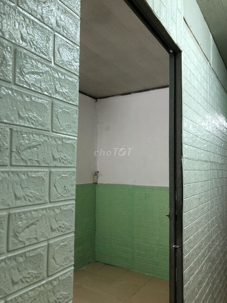 Phòng Lầu 1 Máy Lạnh , Cửa Sổ Thoáng Mát Võ Duy Ninh ,Nguyên Hữu Cảnh