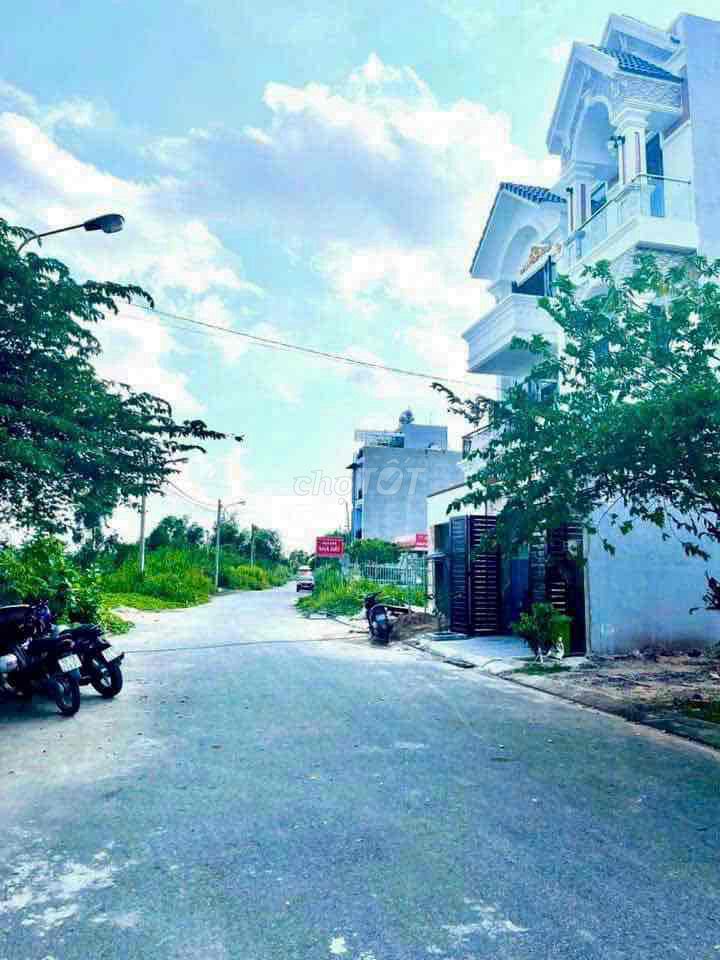 Hàng Ngộp Kdc Samsung Village Phú Hữu Quận 9
